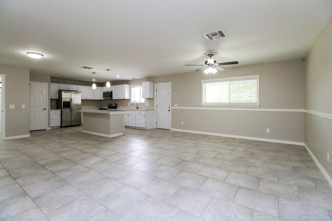 Building Photo - 452 S Higo Cir