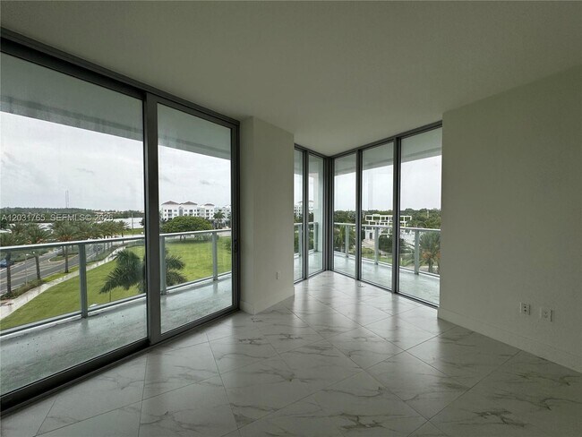 Building Photo - 2000 Metropica Wy