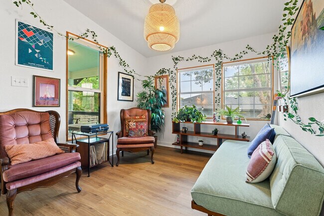 Foto del edificio - 4901 Howden Cir