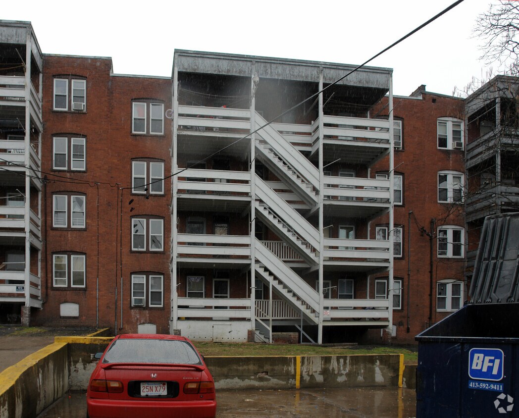 Building Photo - 188 Oak St