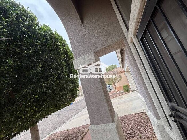 Building Photo - Modern comfort in the gated community of Villas at Red Mountain!