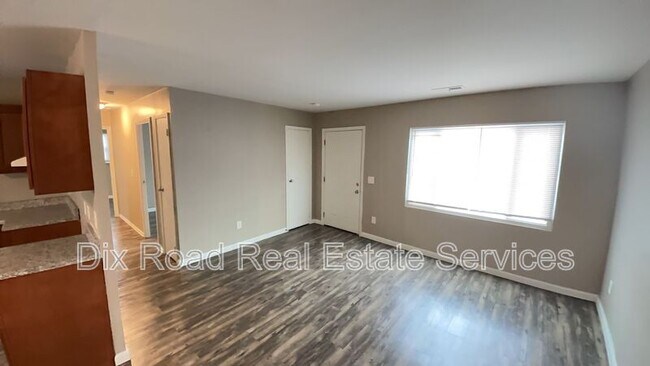 Building Photo - 10789 Sharondale Rd