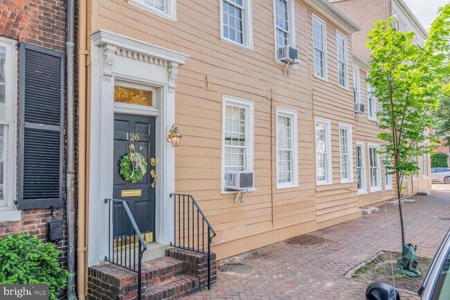 Foto del edificio - 126 S Fairfax St