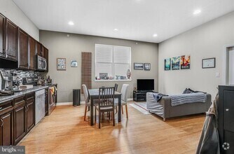Building Photo - 2422 Frankford Ave