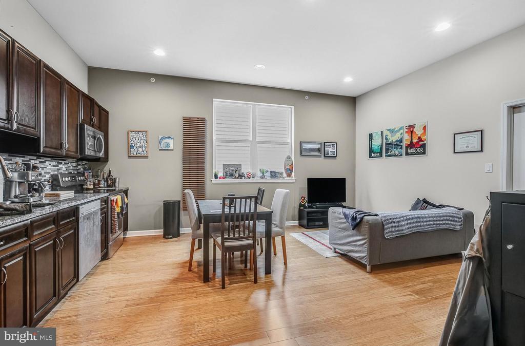 Foto principal - 2422 Frankford Ave