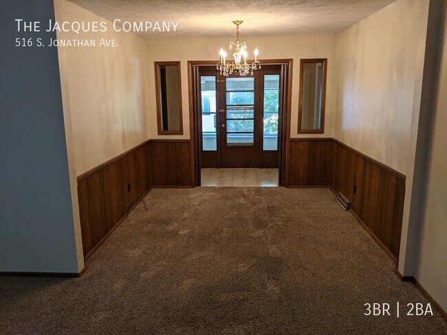Foto del edificio - Very Spacious Clean 3 Bedroom 2 Bath in Gr...