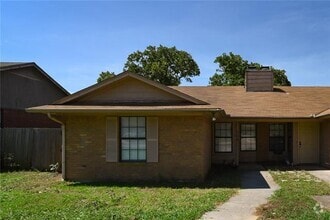 Building Photo - 708 Woodland Ct