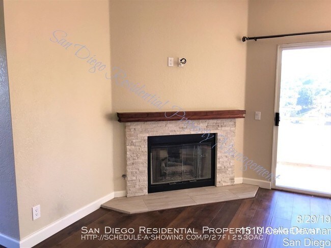 Foto del edificio - Gorgeous Lake View Condo in Lake San Marcos!