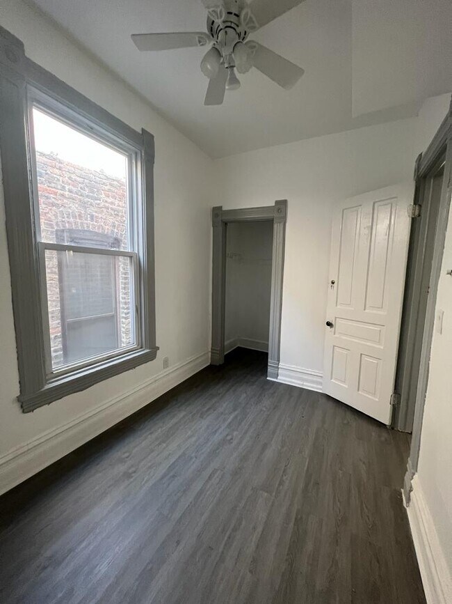 Building Photo - 1519 W Taylor St