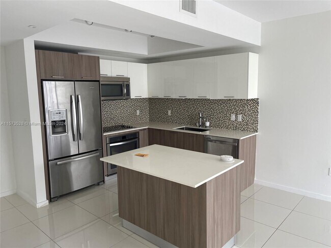 Foto del edificio - 5300 Paseo Blvd