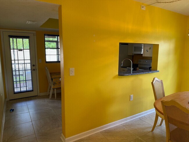 Foto del edificio - 2 Bedroom 2 Bath Ground Floor Condo Centra...