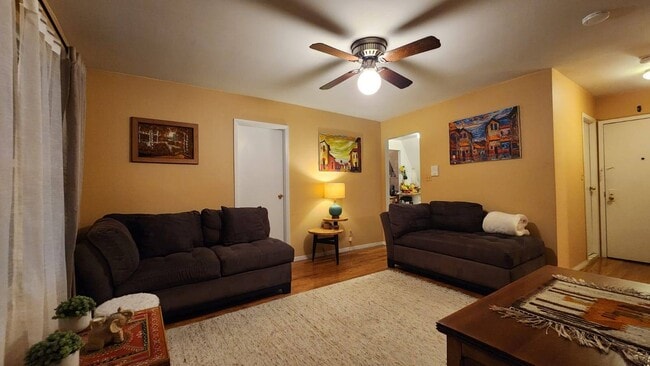 Foto del edificio - 1870 E 12th St