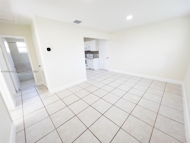Foto del edificio - 735 NW 14th Way