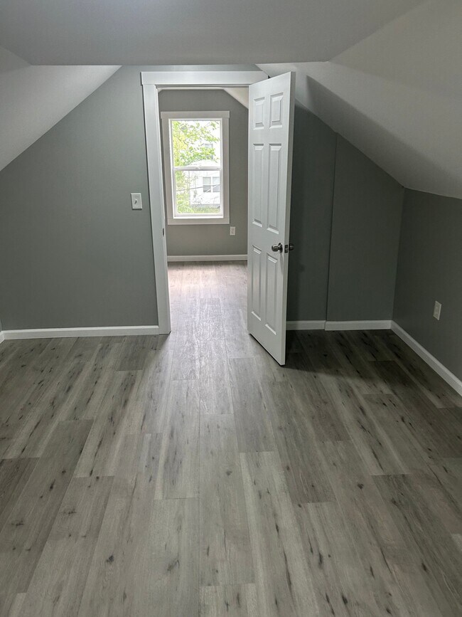 Foto del edificio - 4667 Eastlawn St