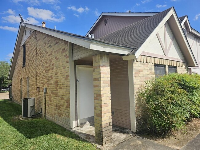 Foto del edificio - 1983 Country Village Blvd
