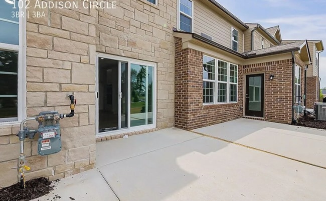 Building Photo - 102 Addison Cir