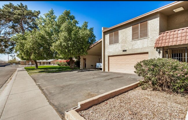 Foto del edificio - 4482 W Palmaire Ave