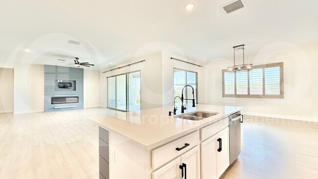 Foto del edificio - 4411 W Park View Ln