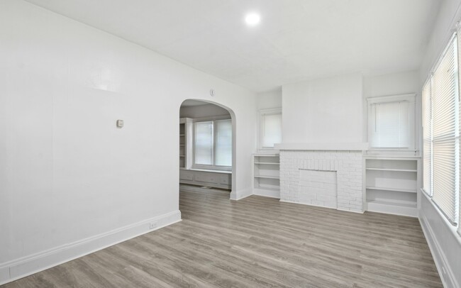 Building Photo - 635 E 124th St