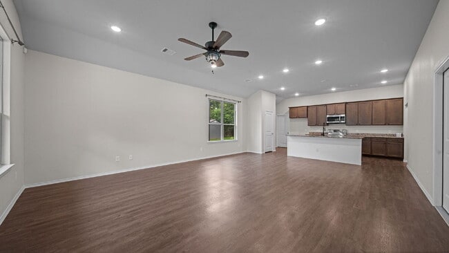 Building Photo - Welcome home to this beautifully maintained 2021 single-story home in desirable Lake Conroe Fores...
