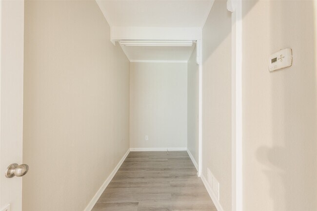 Foto del edificio - 1520 W Creek Dr