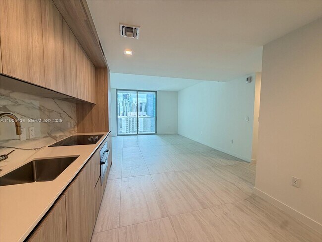 Foto del edificio - 77 SE 5th St