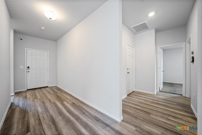 Building Photo - 2818 Wigeon Wy