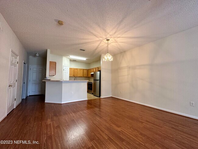 Foto del edificio - 502 Sherwood Oaks Dr