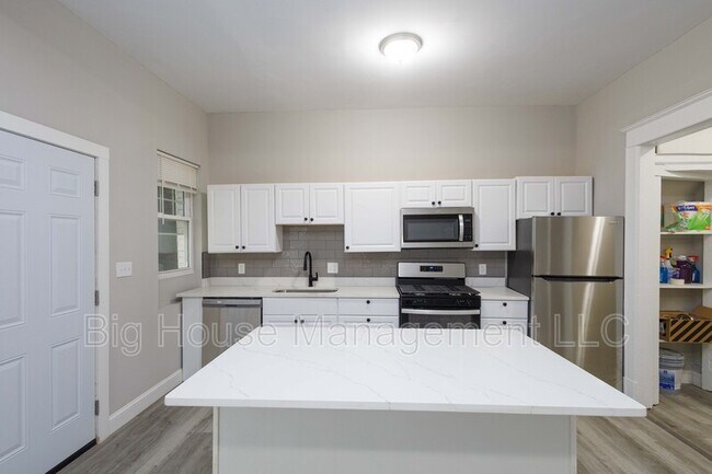 Building Photo - 713 Druid Park Lake Dr