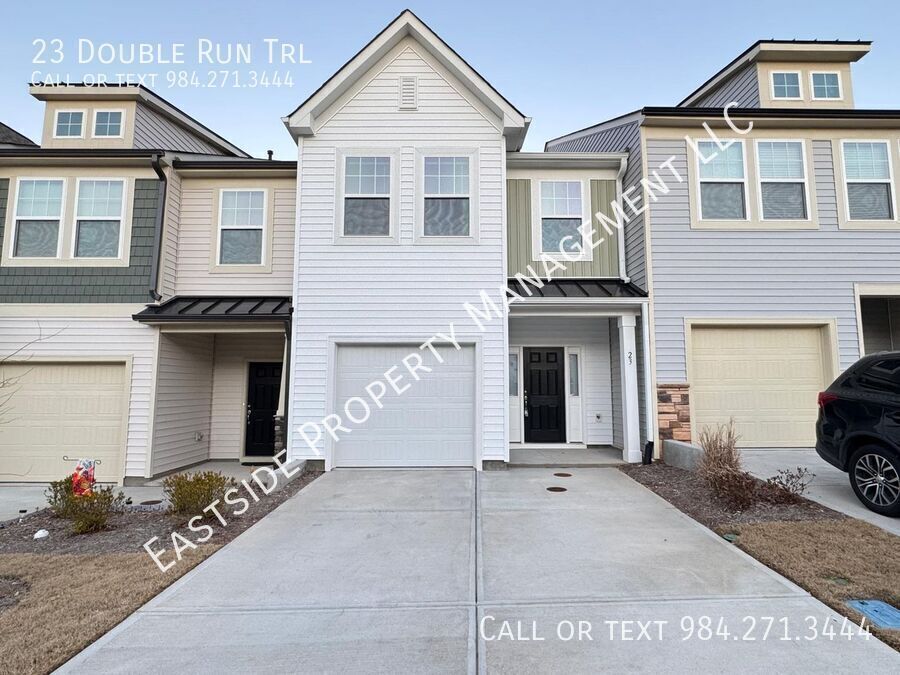 Foto principal - Come see this lovely townhome in a desirab...