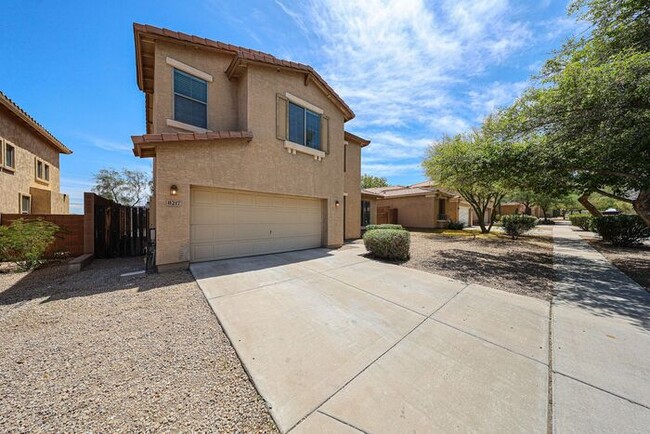 Foto del edificio - Welcome to this spacious 4 bedroom, 2.5 ba...