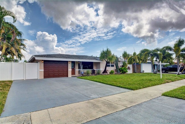 Foto del edificio - 380 SE 1st Terrace