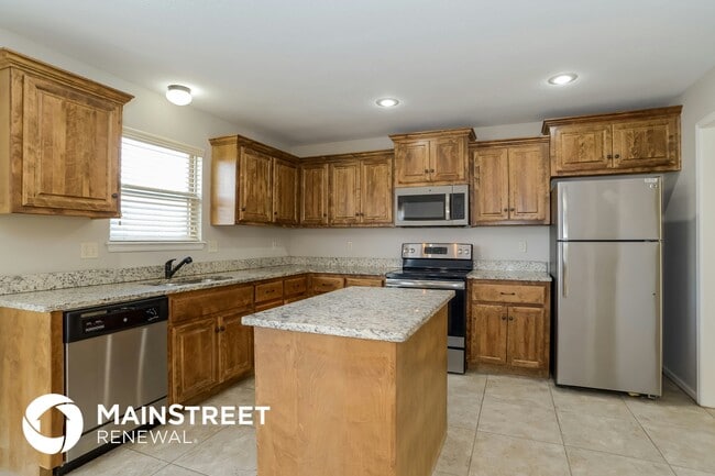 Building Photo - 568 S Walnut St