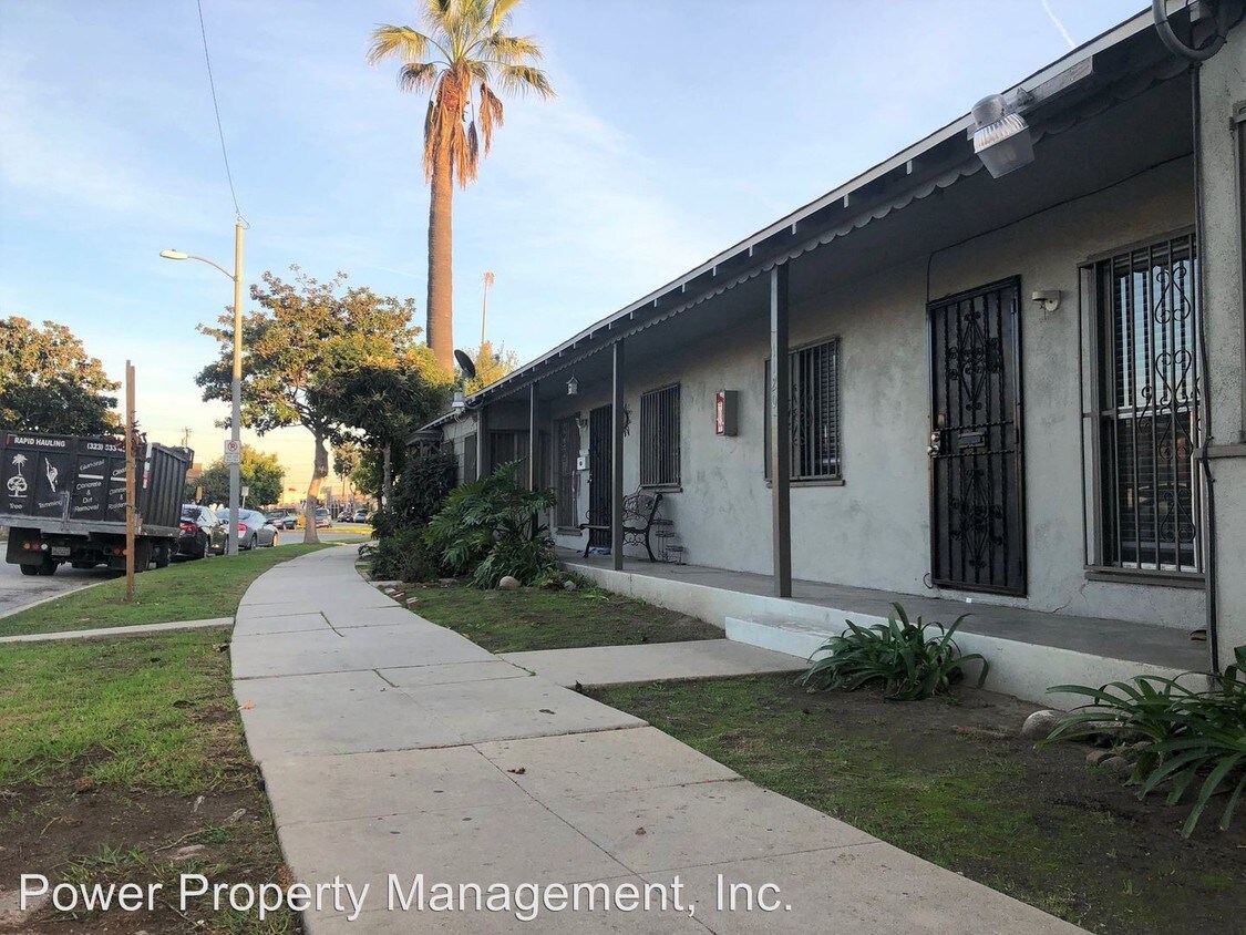 Primary Photo - 1108 E Fairview Blvd