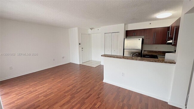 Foto del edificio - 771 N Pine Island Rd