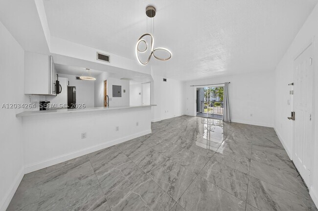 Foto del edificio - 8540 SW 212th St
