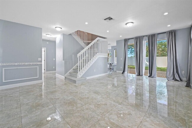 Foto del edificio - 1852 SW 156th Ave