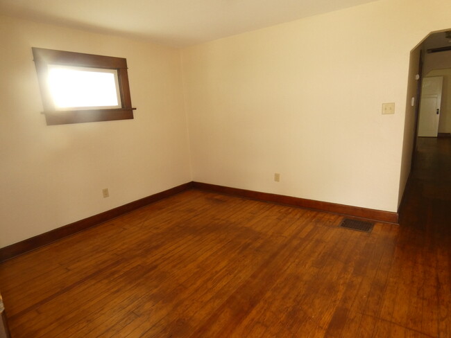 Building Photo - 2430 Nill Ave