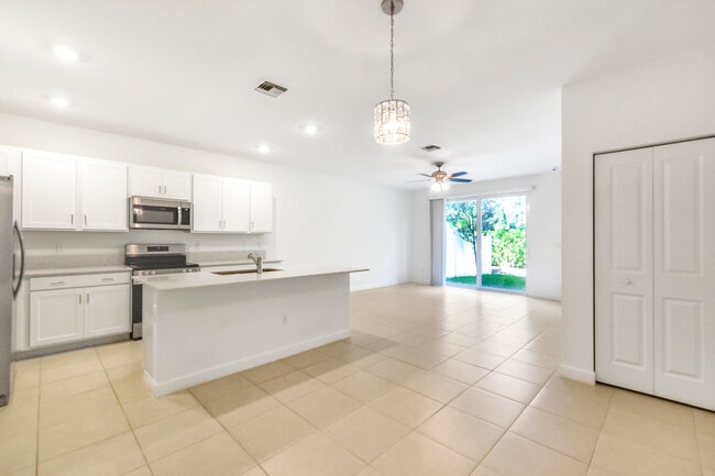 Foto del edificio - 4519 Hollister Ave