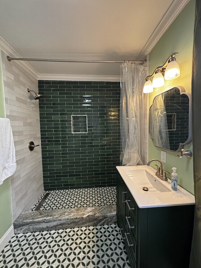 Foto del edificio - 807 W 10th St