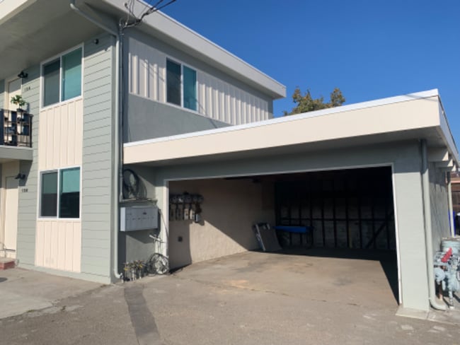 Building Photo - 1308 Elgin St