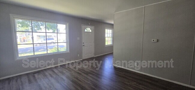 Building Photo - 4911 Hoagland Ave