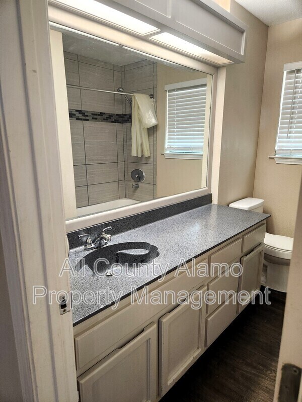 Building Photo - 1721 Patricia Dr