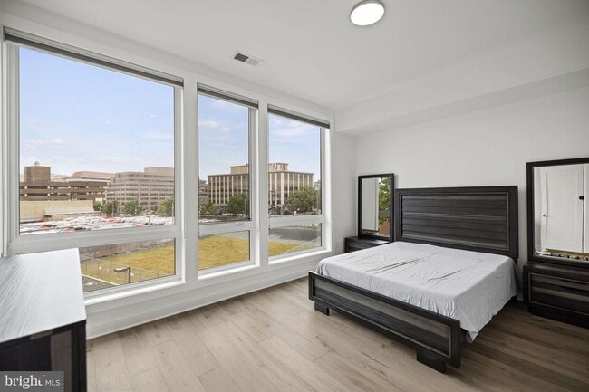 Building Photo - AVAILABLE NOW! Penthouse living in the hea...