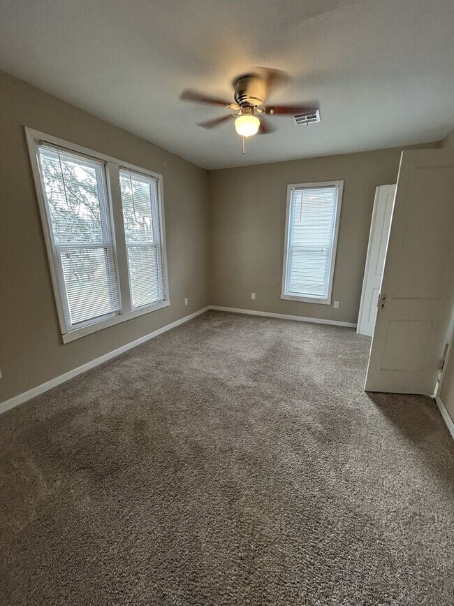 Foto del edificio - So Cute! Check Out This 2BR/1BA Home w/Carport!