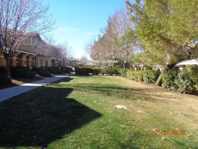 Building Photo - 3 Bedroom Townhouse in the Gated Vineyards...