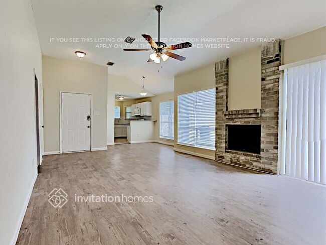 Foto del edificio - 9203 Rippling Fields Dr