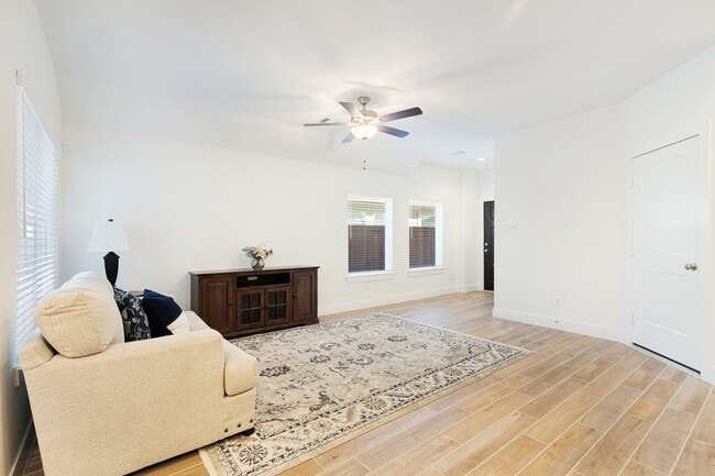 Building Photo - 10122 Crescendo Wy