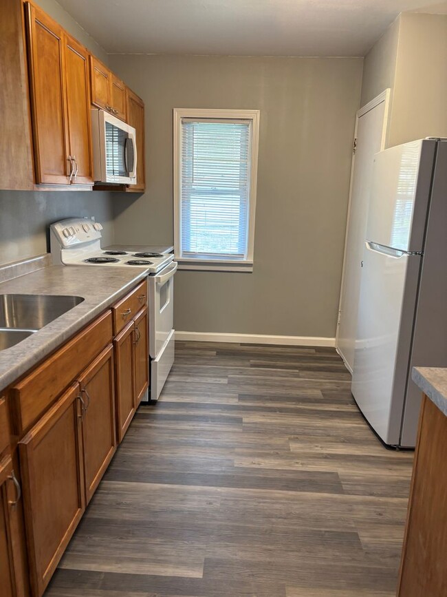 Building Photo - 2 bedroom, 1 bath house