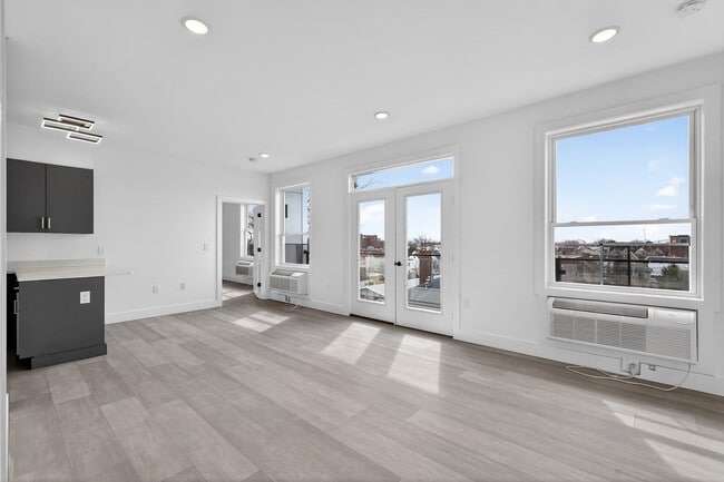 Building Photo - 43-45-45 W 32nd St
